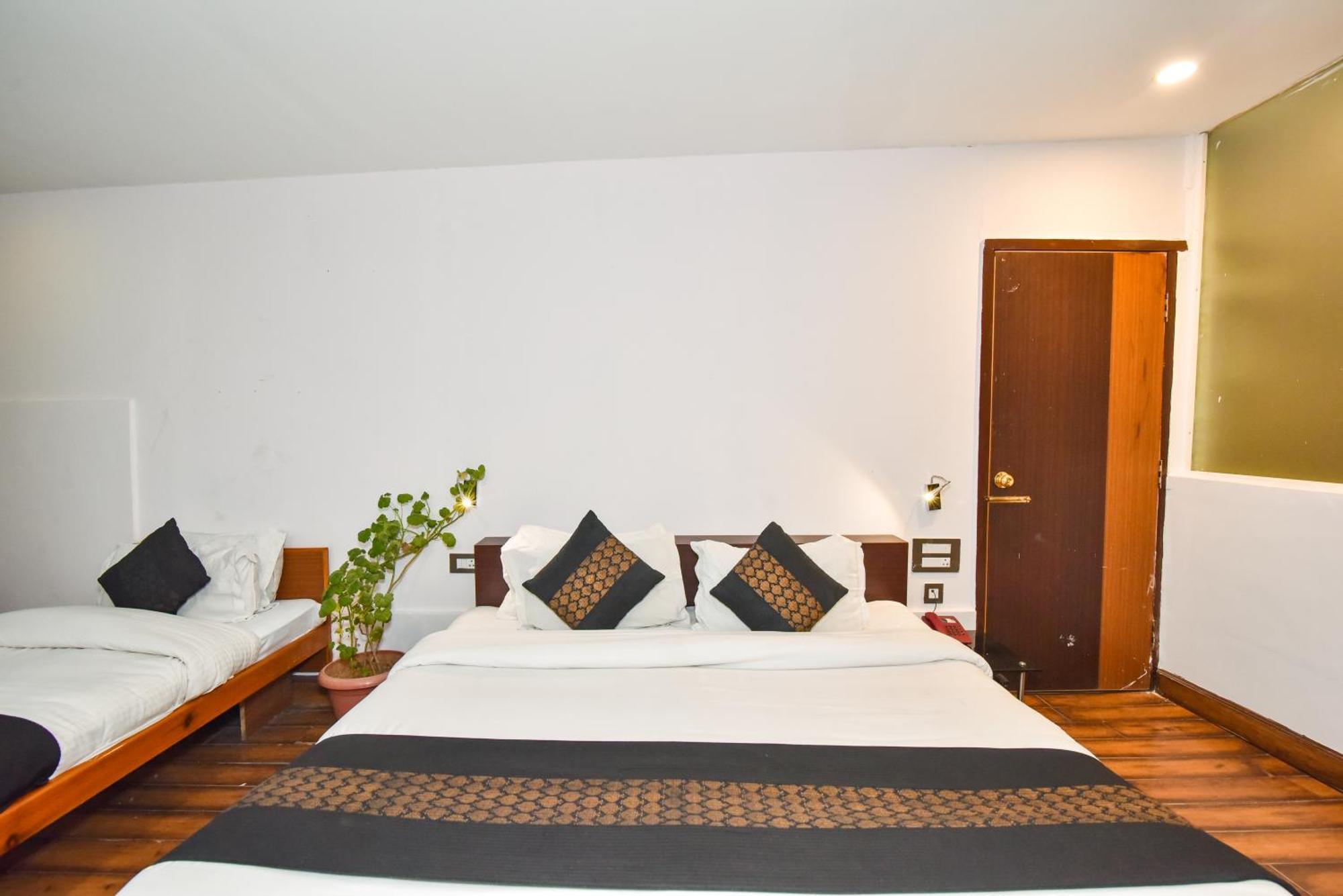 ماكليود غانج M Hotel And Restaurant المظهر الخارجي الصورة
